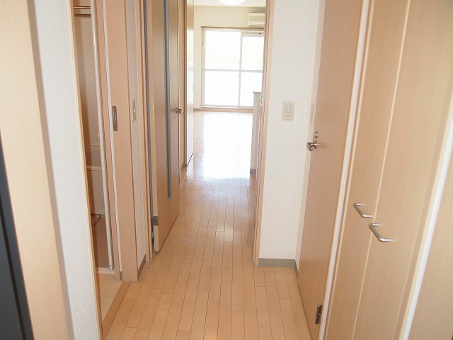 玄関　※同物件別号室参考写真