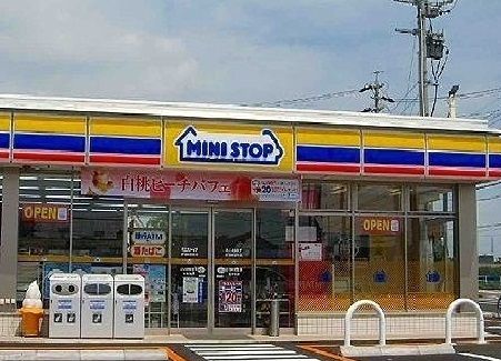 コンビニ　ミニストップ（コンビニ）まで350m
