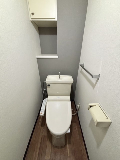 トイレ　温水洗浄機能付き