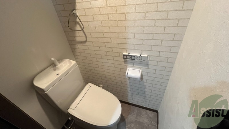 トイレ　トイレを撮影しました。ウォシュレット機能も付いています。