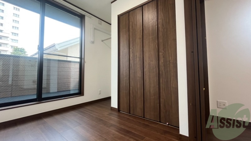 その他部屋・スペース　３．２帖の洋室になります。クローゼットもあります。