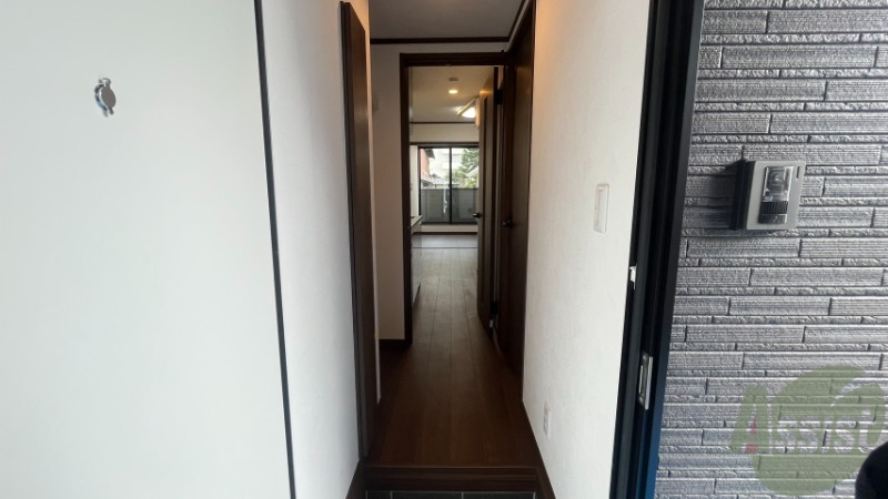 玄関　玄関からお部屋を撮影しました。お部屋へとつながります。