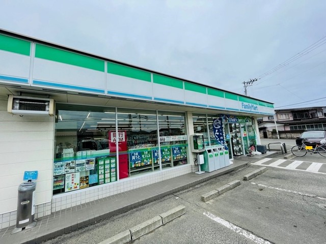 コンビニ　ファミリーマート四郎丸吹上店（コンビニ）まで600m