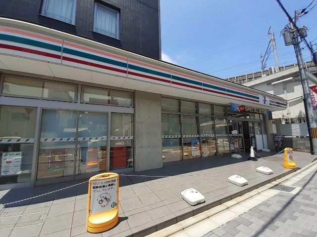 コンビニ　セブンイレブンJR西大路駅前（コンビニ）まで350m