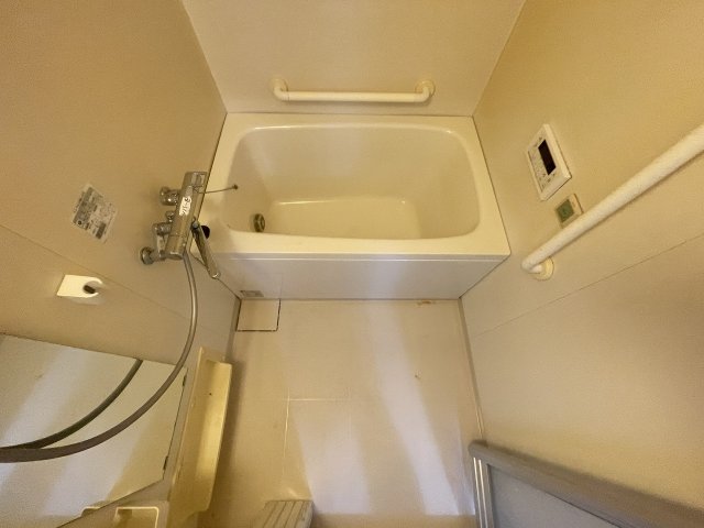 バス・シャワールーム　落ち着いた空間のお風呂です