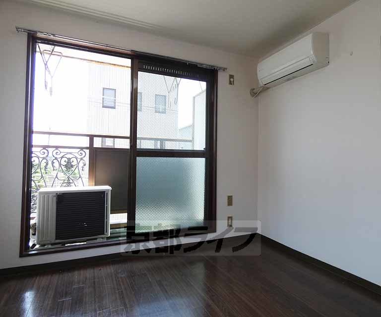 居室・リビング　広々とした洋室です。