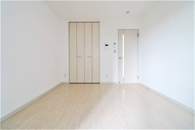 居室・リビング　家具の配置に困らないリビングですね