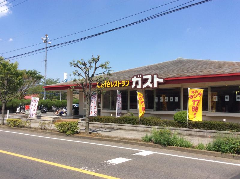 飲食店　ガスト 川口朝日店（飲食店）まで703m