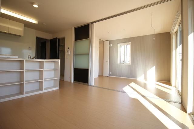 居室・リビング　日当たり良く明るいお部屋です