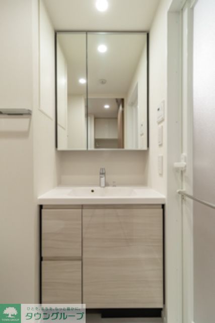 洗面設備　※写真は同タイプ住戸です。