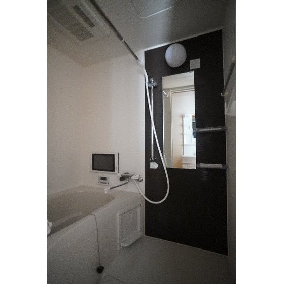 バス・シャワールーム　追い炊き、浴室乾燥機、浴室ＴＶ付き