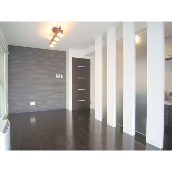 居室・リビング　明るい居間で気持ちまで明るくなりますね！