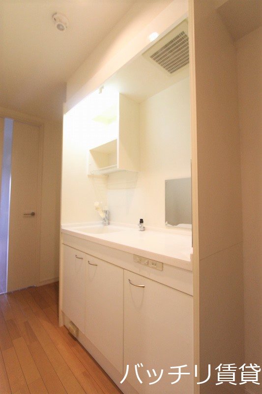 キッチン　画像は別号室のため、現況優先