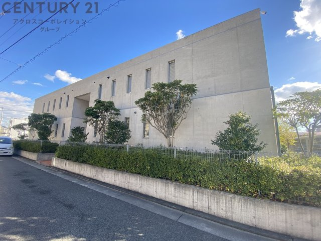 建物外観　オートロックで外部の人間が簡単に出入りできないため安心です。