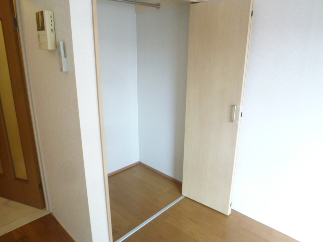 収納　※モデル写真