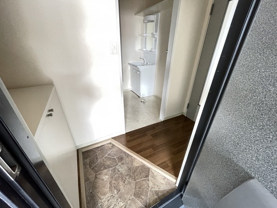 玄関　※別部屋の写真です