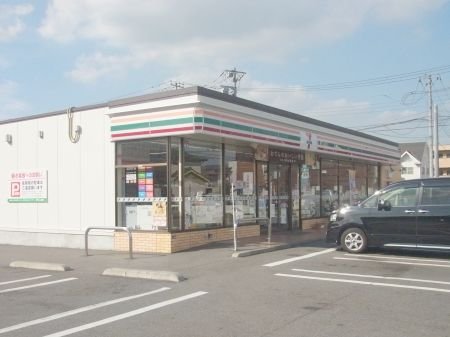 コンビニ　セブンイレブン小山花垣店（コンビニ）まで730m