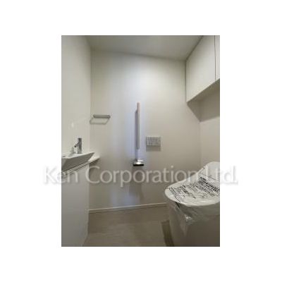 トイレ　同タイプ49階のお部屋を撮影。仕様が異なることがあります。