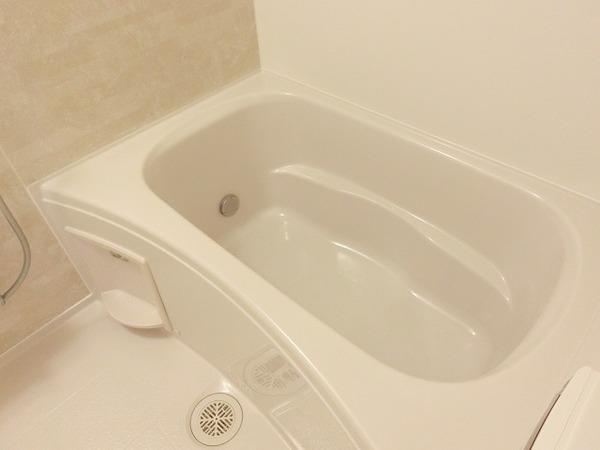 バス・シャワールーム　浴室乾燥機、追い焚き機能付きバス！