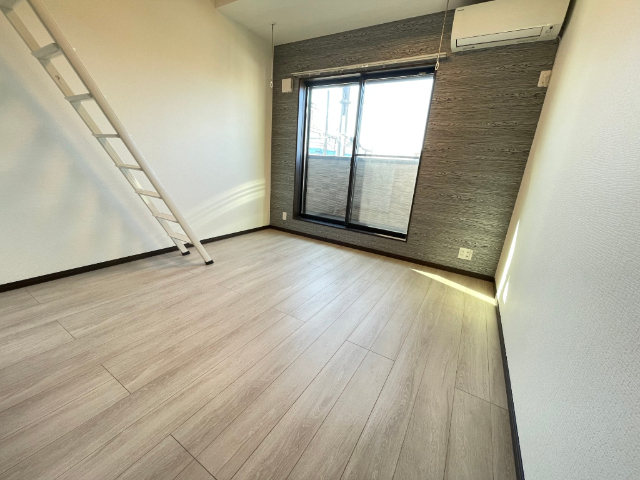 居室・リビング　同一建物２０２号室の写真掲載