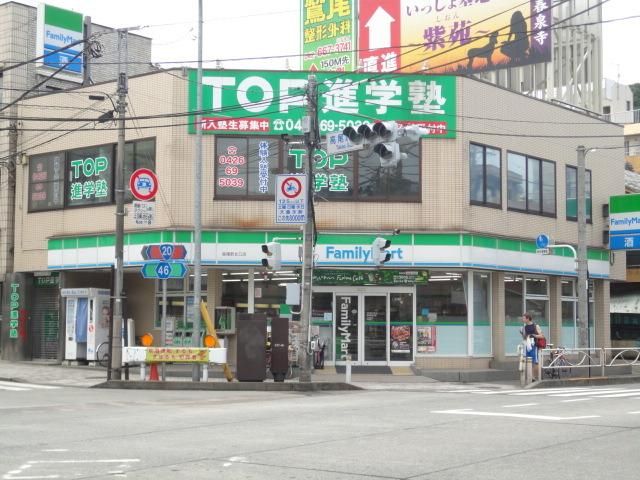 コンビニ　ファミリーマート高尾駅北口店（コンビニ）まで298m