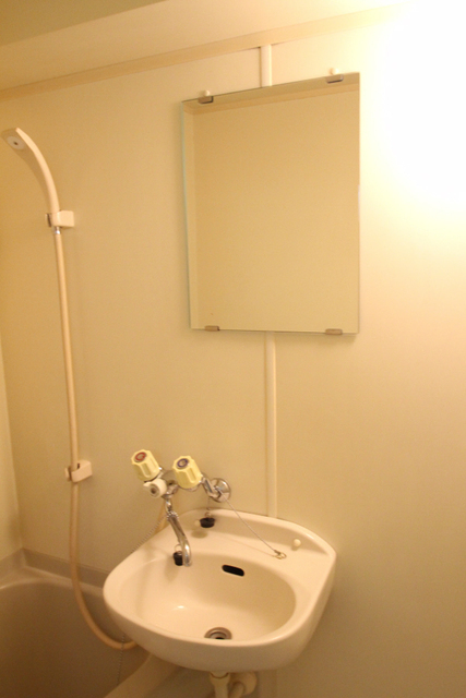 洗面設備　鏡付の洗面台