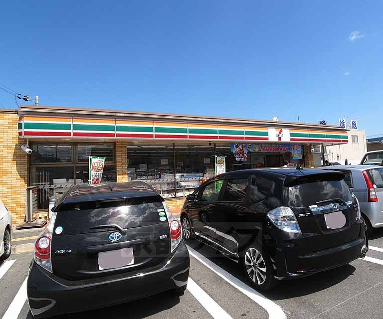 コンビニ　セブンイレブン京都上鳥羽卯ノ花店（コンビニ）まで228m