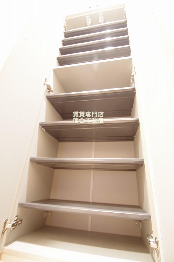 玄関　シューズ収納