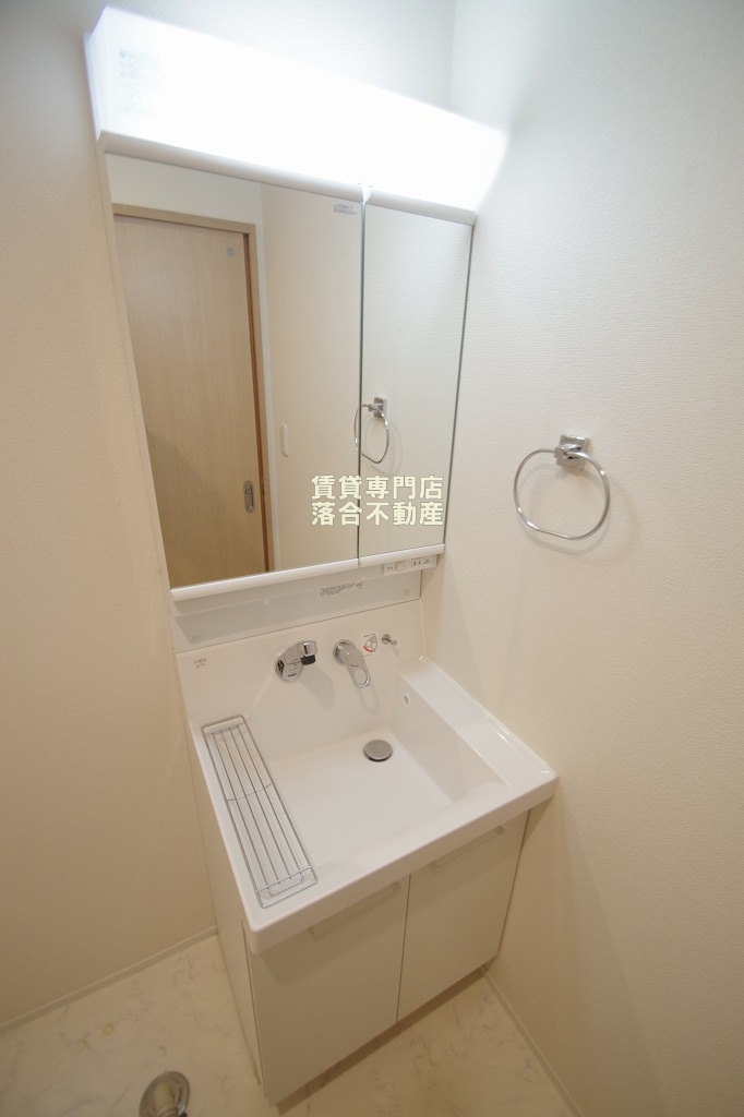 洗面設備　独立洗面化粧台付き