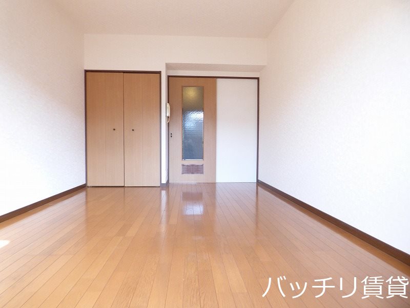 居室・リビング　写真は別号室の為の為、現状優先になります。