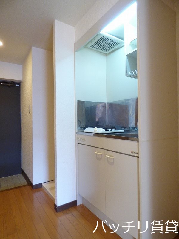 キッチン　写真は別号室の為の為、現状優先になります。