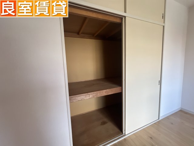 収納　北側洋間収納