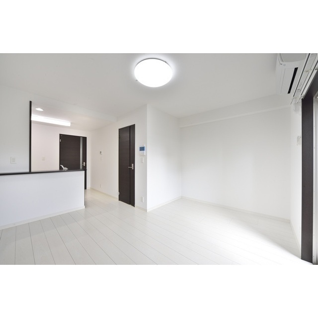 居室・リビング　※別部屋写真、現況優先