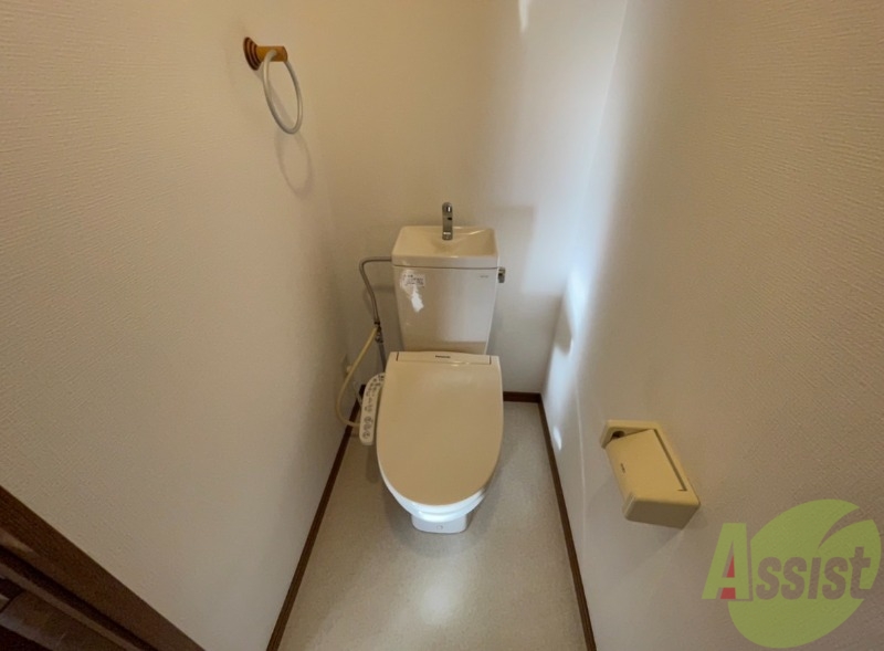 トイレ　温水洗浄便座付きのトイレは、使用しやすくうれしいですね。