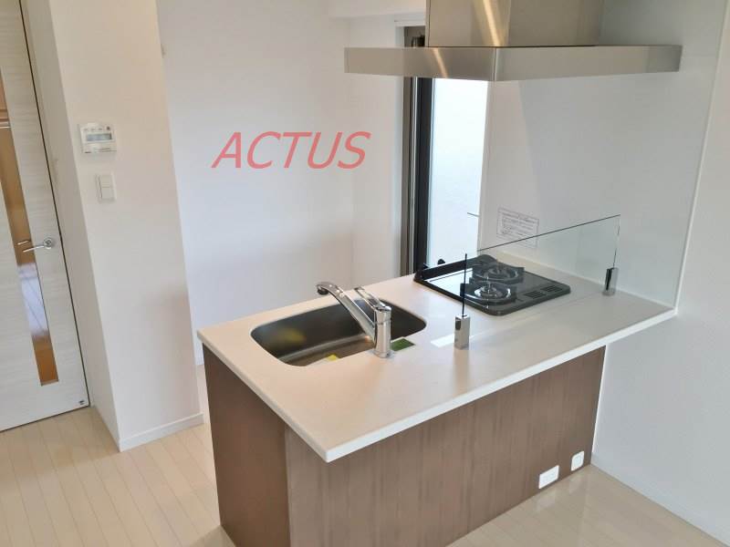 キッチン　勝手口がありゴミ出しも楽々です♪