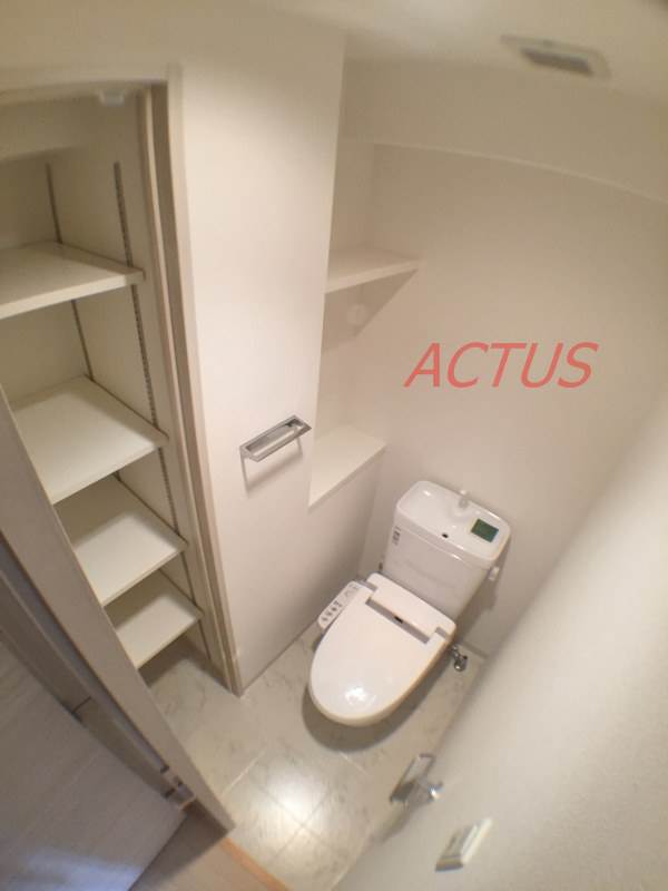 トイレ　収納スペースが充実しています♪