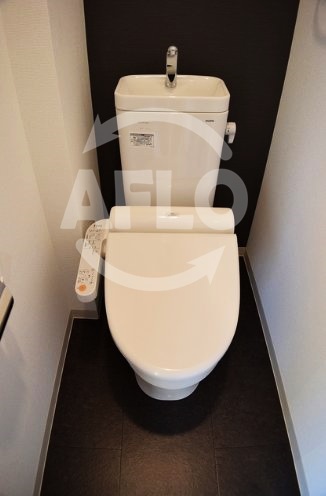 トイレ　アドバンス難波南シャルム　温水洗浄便座