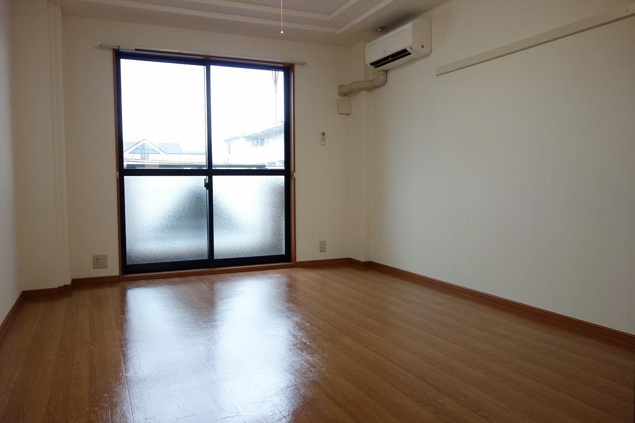 居室・リビング　エアコン・照明付きの洋室9.2帖です♪