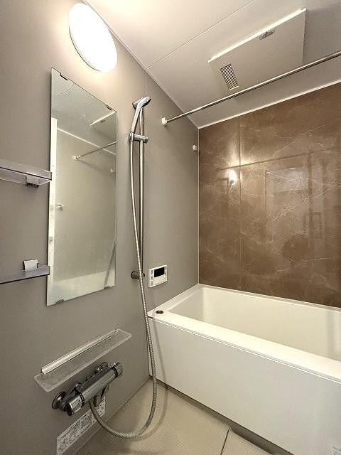 バス・シャワールーム　一日の疲れを癒してください。