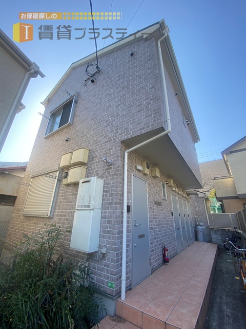 建物外観　路地を一本入ると奥には…