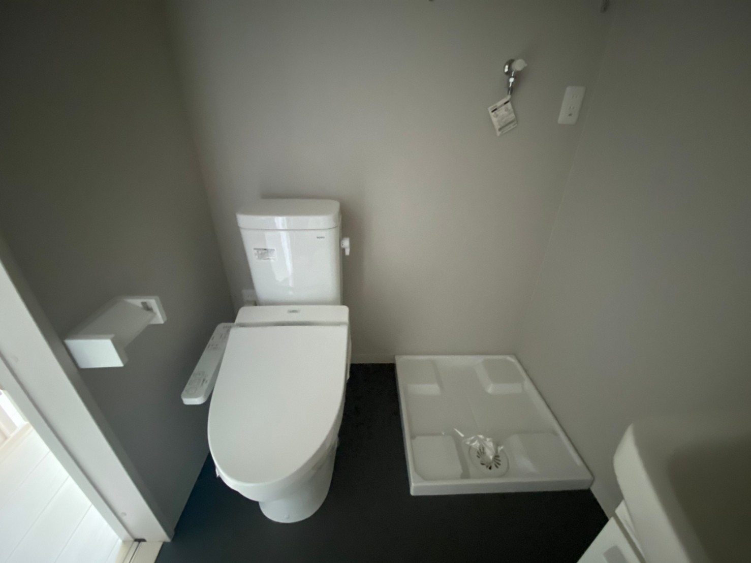 トイレ　温水洗浄便座※同シリーズの写真になります