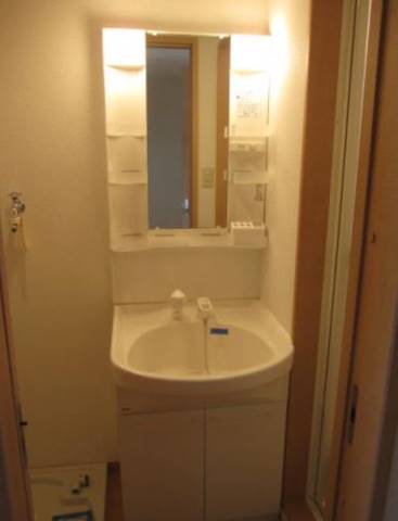 洗面設備　朝の支度にいかがでしょうか。