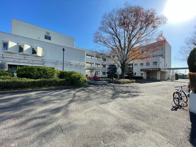 中学校　小牧市立桃陵中学校（中学校）まで1306m