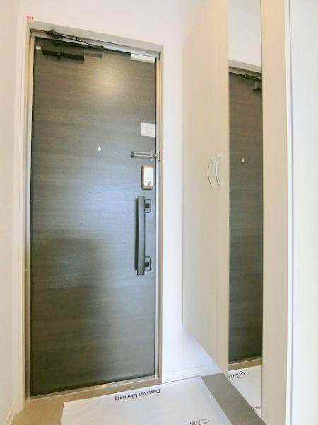 玄関　写真は別のお部屋のイメージです。現況優先