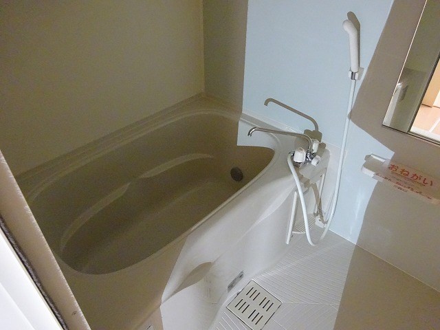 バス・シャワールーム　※同間取り反転タイプの写真です※