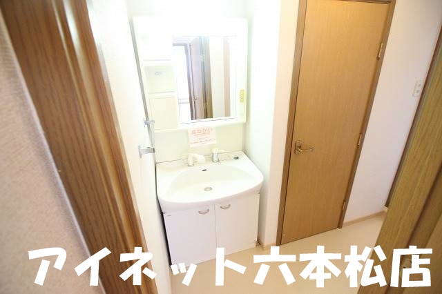 洗面設備　朝の支度にいかがでしょうか。