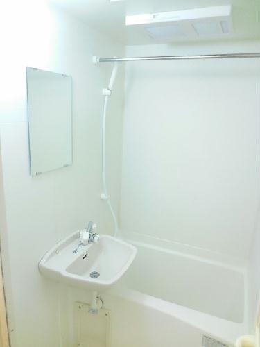 バス・シャワールーム　バスとトイレが別になっています。