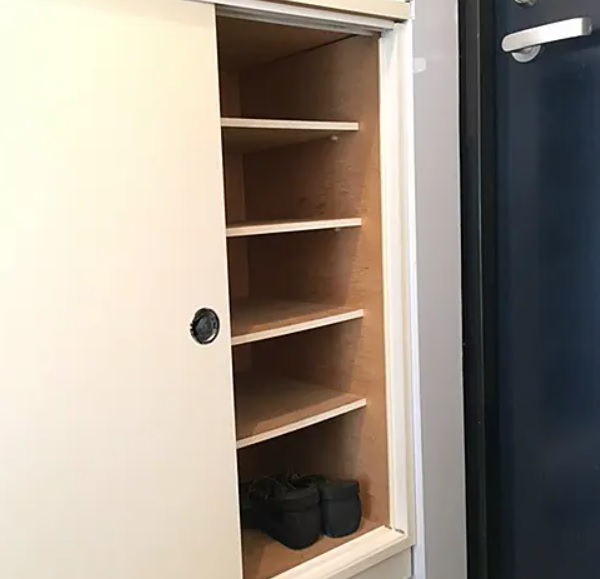 玄関　別のお部屋の室内写真になります。