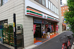 コンビニ　セブンイレブン 新宿東店（コンビニ）まで181m