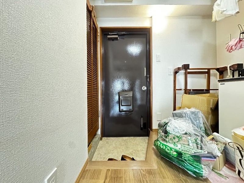 玄関　寝室も明るいお部屋です